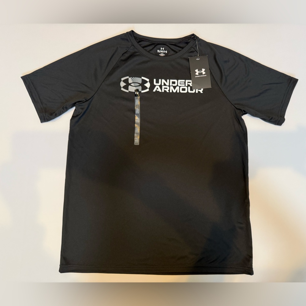 NWT. Black Boys Under Armour Performance Shirt Size L
